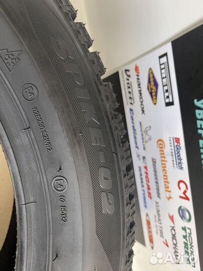 Bridgestone Blizzak Spike-02 235/45 R17 94T