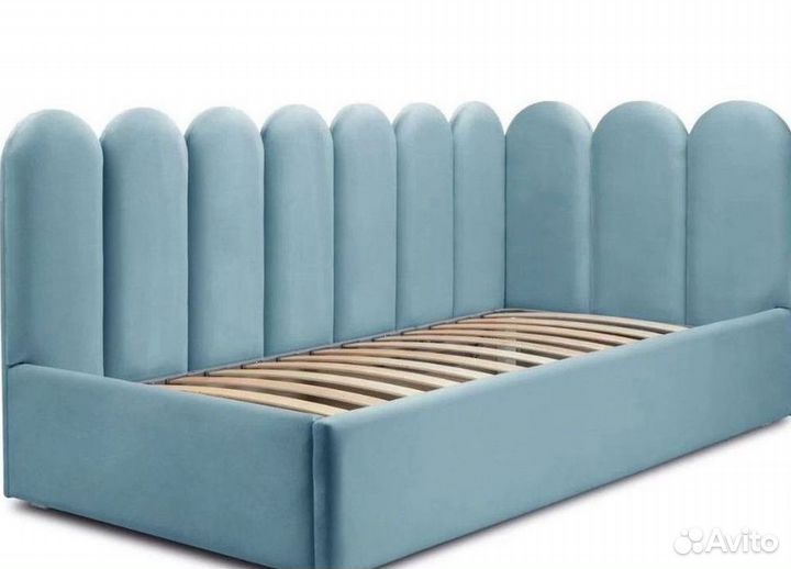 Детская кровать с мягкой спинкой