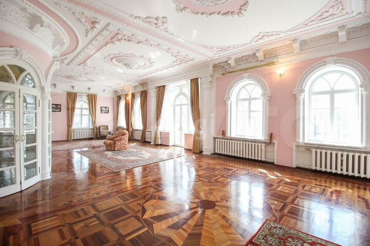 Коттедж 803 м² на участке 41,1 сот.