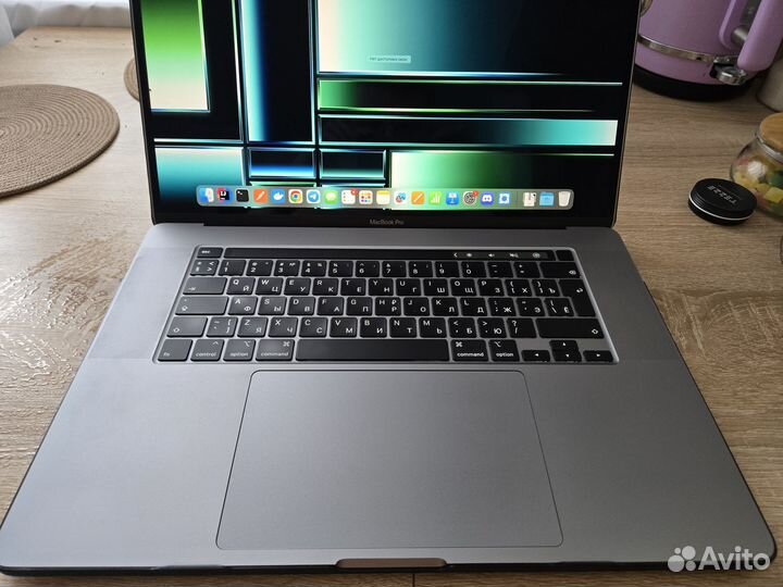 Apple macbook pro 16 2019(i7, 16g, 512)