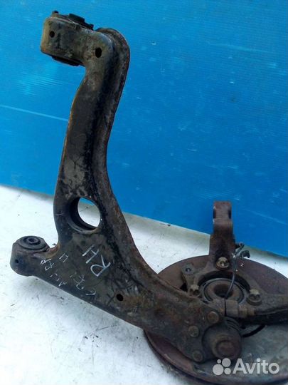 Opel Astra H Рычаг передний правый