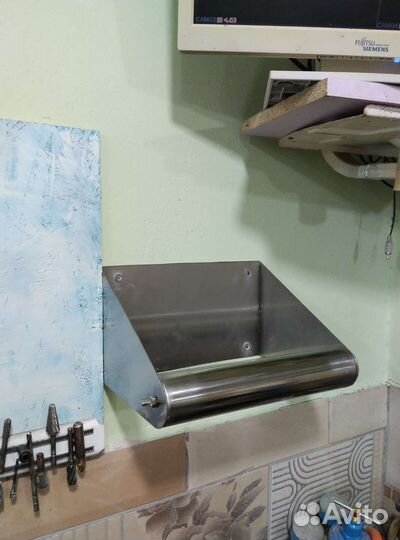 Настенный диспенсер