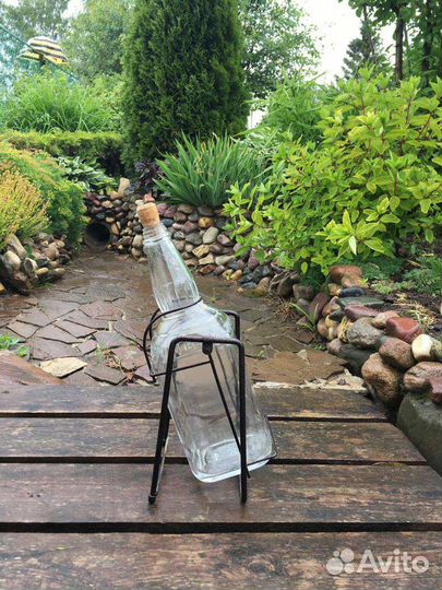 Бутылка стеклянная 3 литра на качелях
