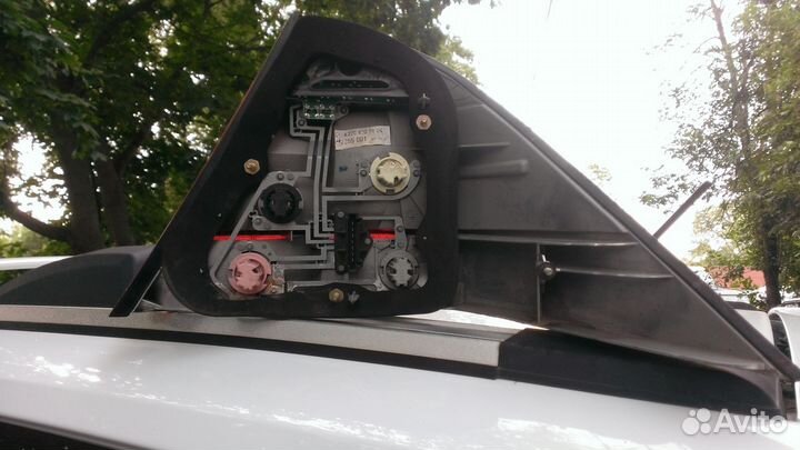 Mercedes-Benz W220 задний фонарь 255121L