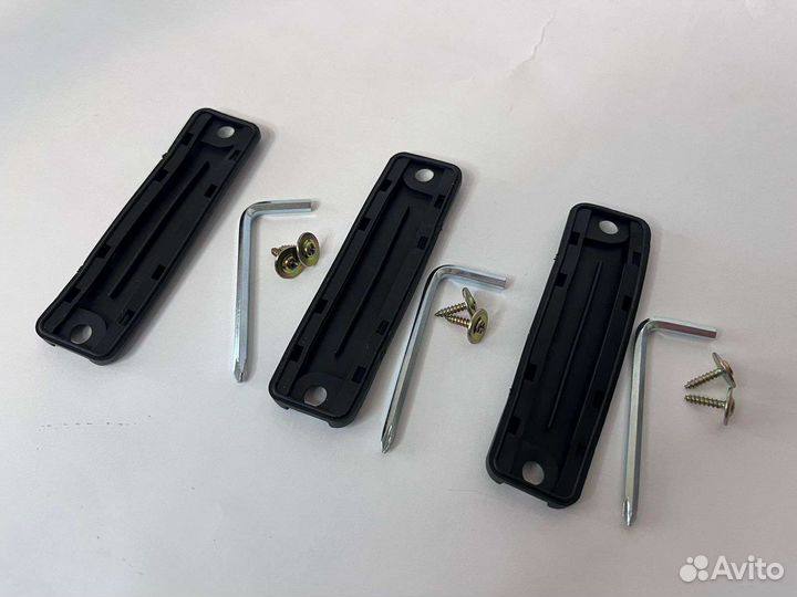 Резинка кнопки открытия багажника Toyota Avensis