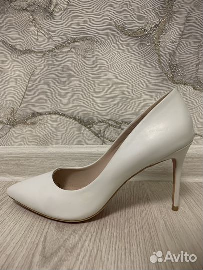 Туфли лодочки белые 37