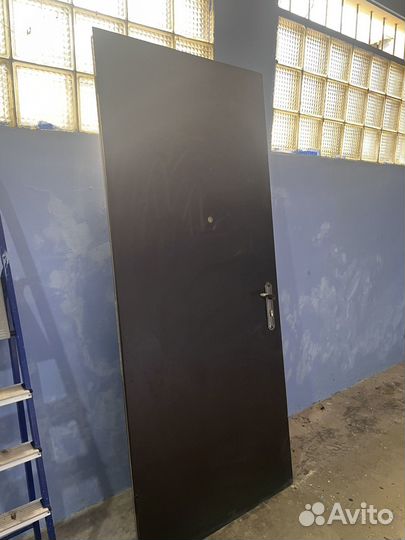 Дверь входная железная новая