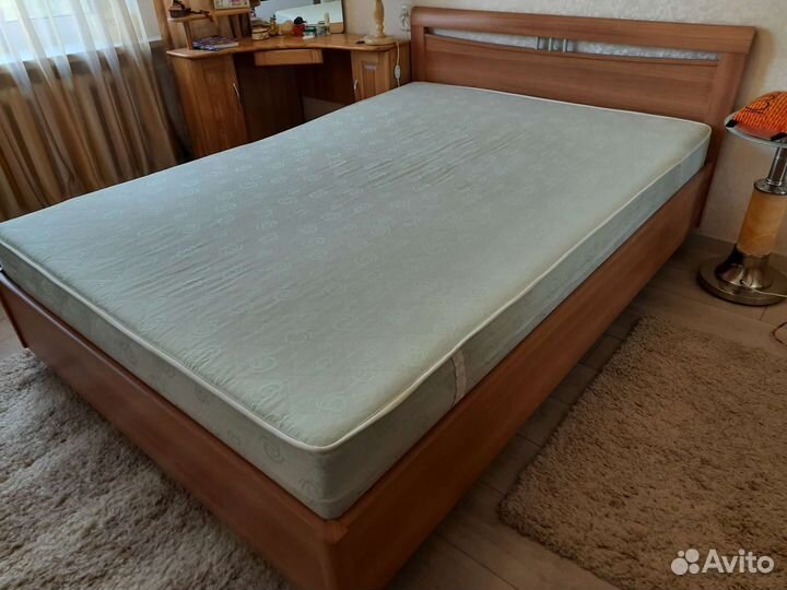 Кровать двухспальная с матрасом бу 140 200