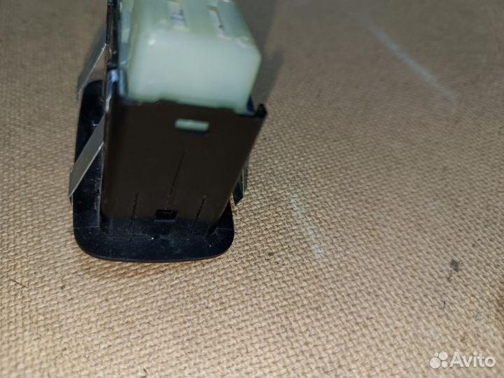 Кнопка стеклоподъемника Jeep Grand Cherokee WK2