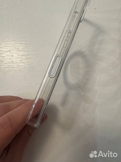 Оригинальный чехол на iPhone 16