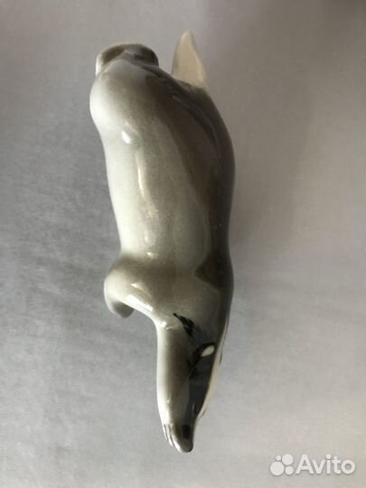 Фарфоровая статуэтка Крадущийся барсук лфз