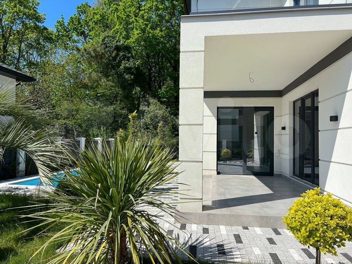 Дом 230 м² на участке 4,5 сот.