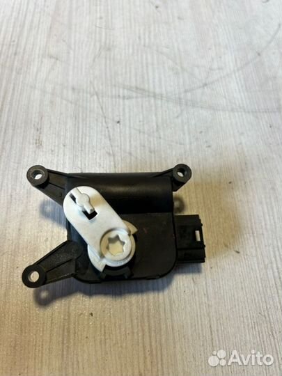 Моторчик заслонки отопителя Volkswagen Golf 5 BSE