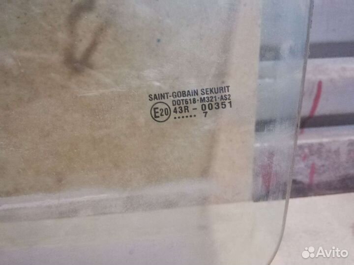 Стекло передней левой двери Suzuki Swift 3 / Сузук
