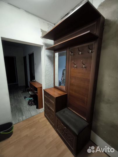 Вешалка с тумбой в прихожую б/у