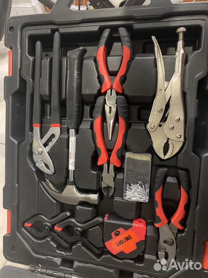 Чемодан с набором инструментов