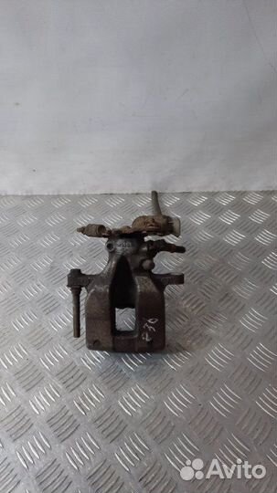 Суппорт тормозной задний правый Toyota Avensis