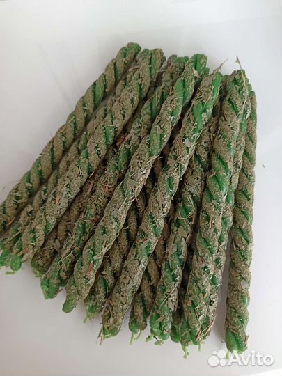 Свеча скрутка с эвкалиптом