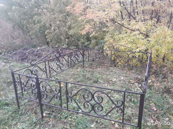 Оградки на кладбище