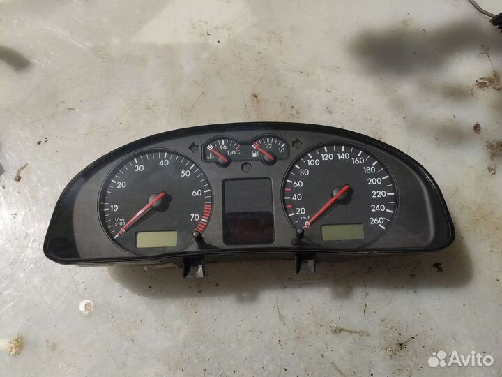 Приборная панель щиток Фольксваген Пассат б5