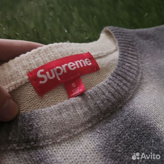 Свитер Supreme blurred logo в наличии