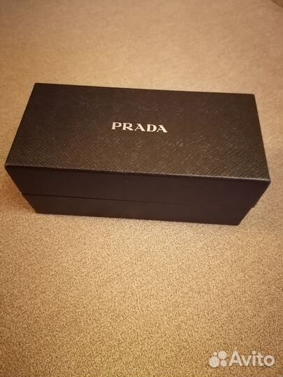 Солнцезащитные очки женские prada