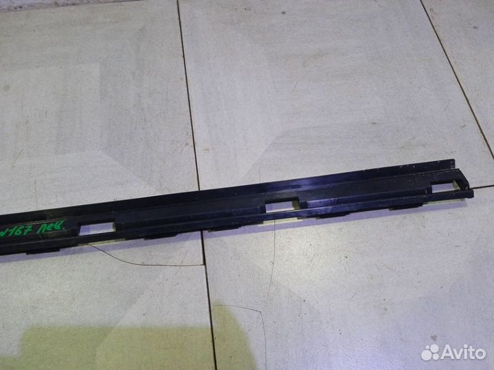 Кронштейн накладки порога