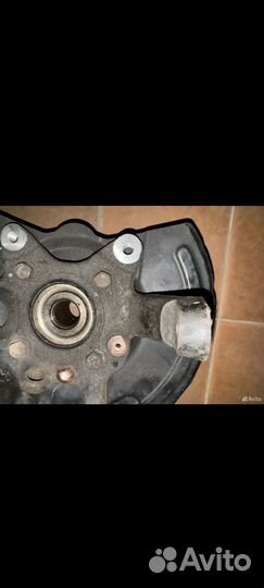 Поворотный кулак передний левый Паджеро 4