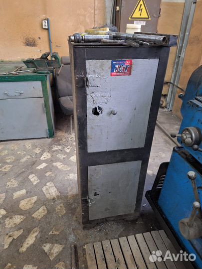 Сейф металлический