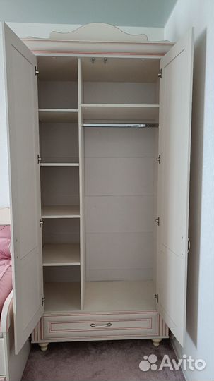 Шкаф