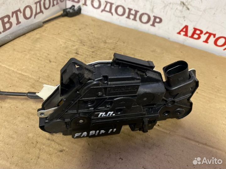 Замок двери передний правый Skoda Fabia 2 2010