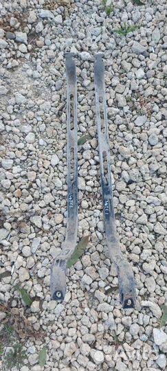 Крепление бензобака на Cadillac CTS