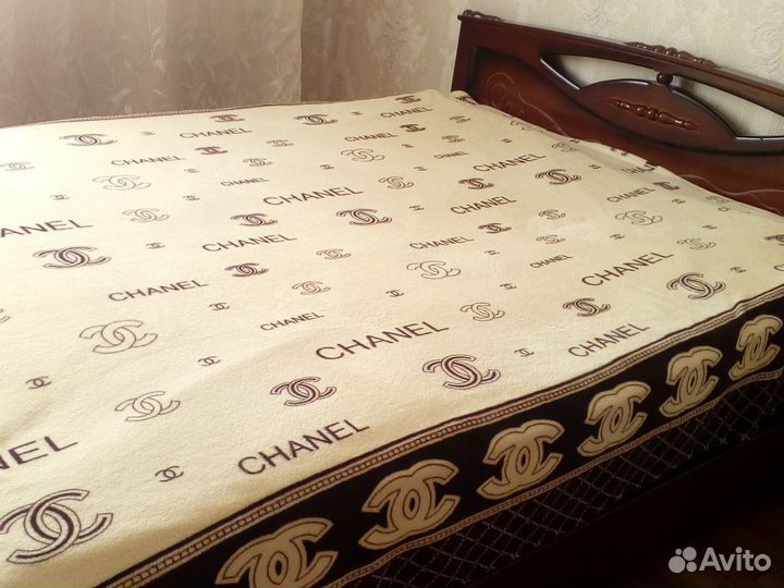 На кроватку покрывало 150х200см