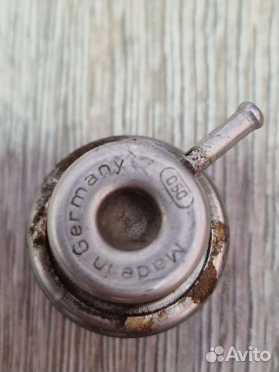 Регулятор давления топлива Volkswagen Polo III