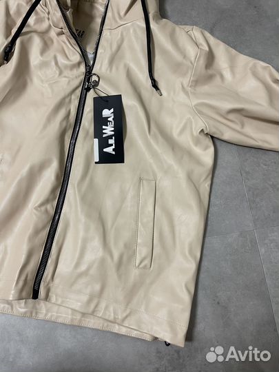 Ветровка женская весна с капюшоном короткая кожана