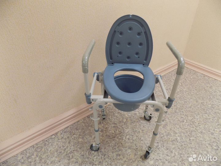 Кресло санитарное.Кресло стул туалет