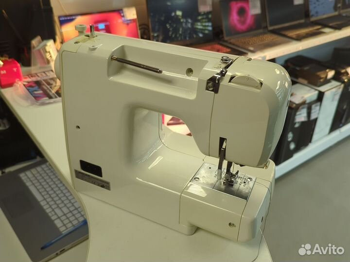 Швейная машинка Jaguar 386 с комплектом