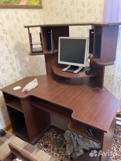 Компьютерный стол