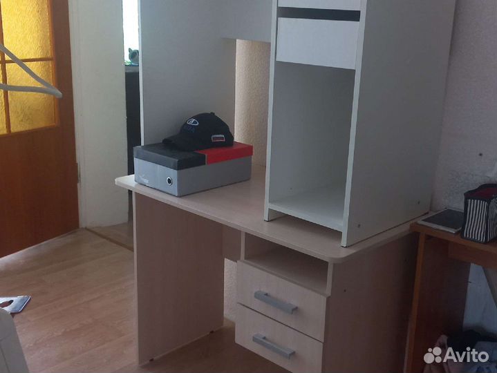 Письменный стол для школьника бу