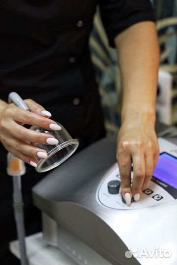 Аппаратный антицеллюлитный массаж