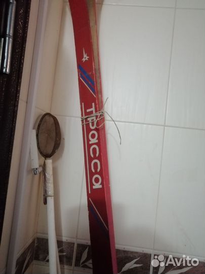 Беговые лыжи с ботинками, без палок