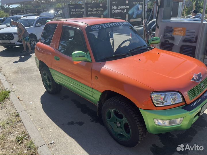 Toyota RAV4 2.0 AT, 1997, 300 000 км