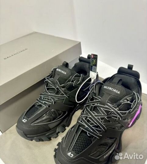 Футуристичные Balenciaga Track 1 LED