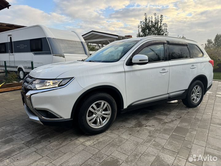Mitsubishi Outlander 2.0 CVT, 2015, 166 578 км