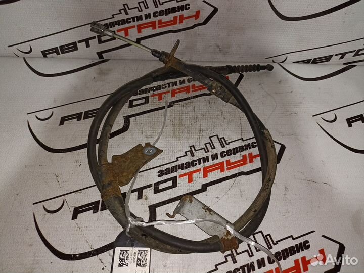 Тросик ручника nissan elgrand PNE52 TNE52 правый 365301JB0B 4WD