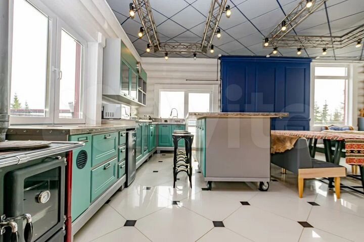 Дом 340 м² на участке 4 га