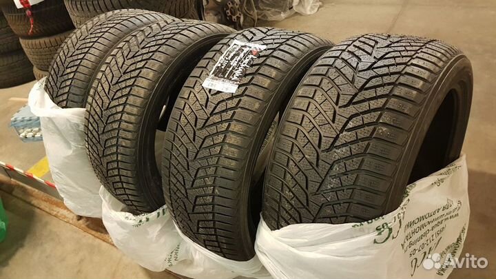 Yokohama BluEarth Winter V905 295/40 R21 111V