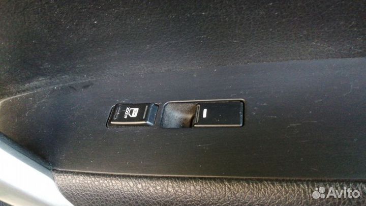 Обшивка двери Kia Sorento Правая Передняя