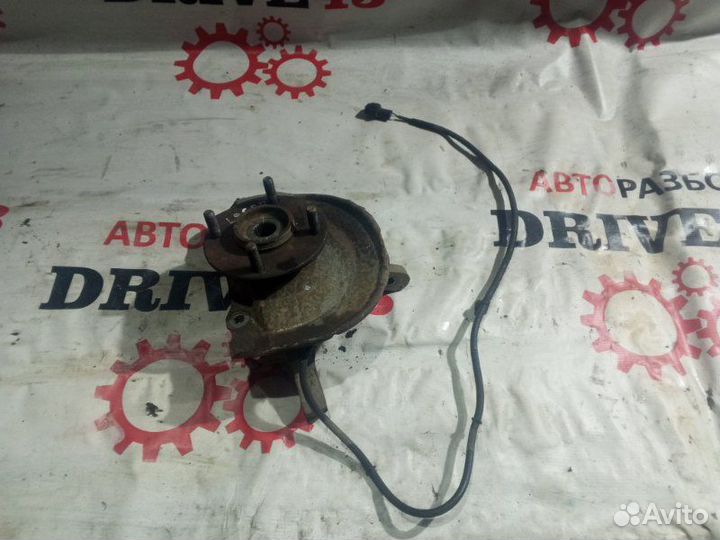 Кулак поворотный со ступицей передний правый