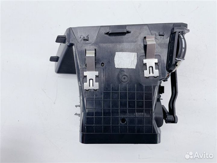 Дефлектор воздушный в торпедо передний левый